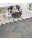 Louis de Poortere Fading World Medaillon 8259 Jade Oyster Rug