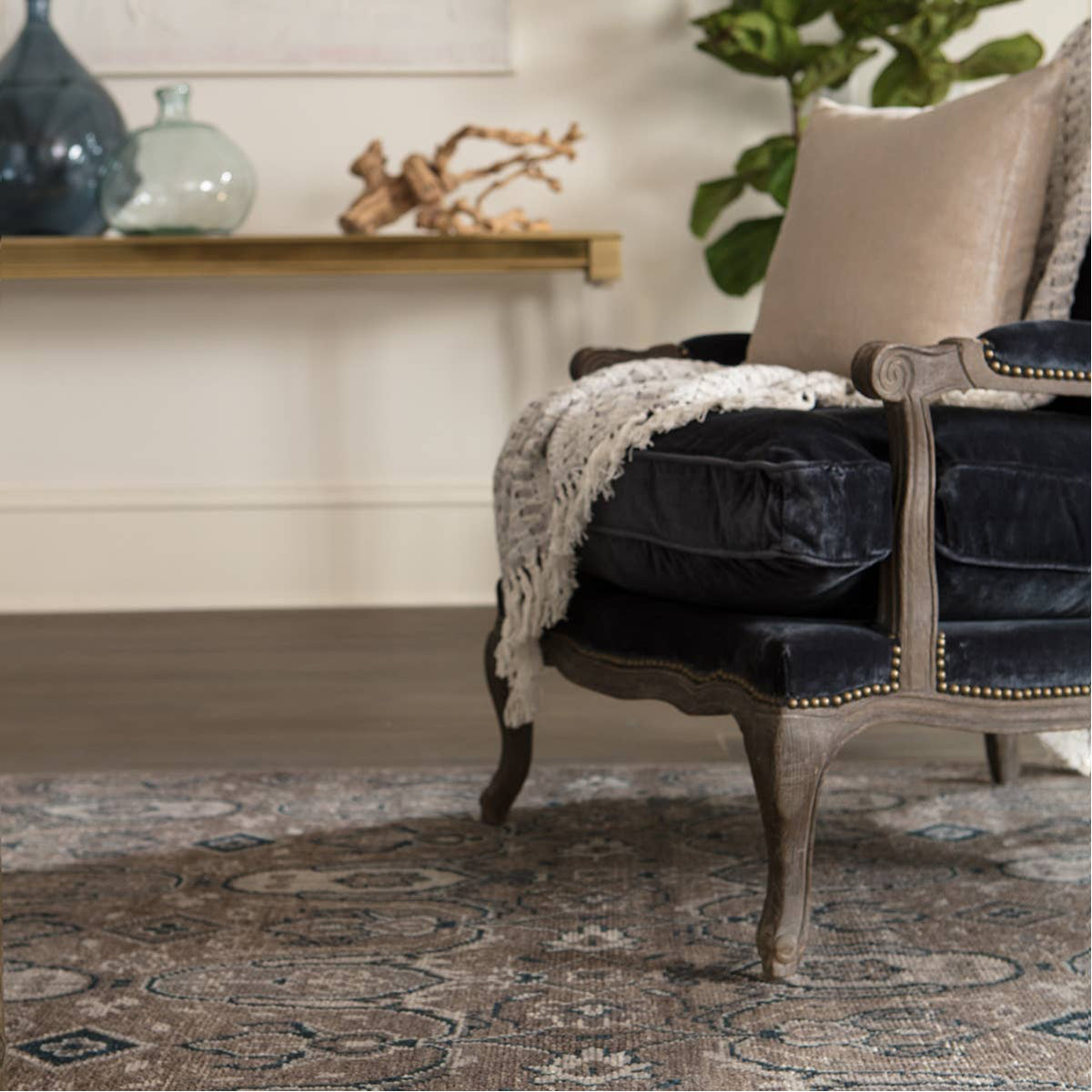 Jaipur Revolution Williamsburg Medallion REL06 Gray/Navy Area Rug